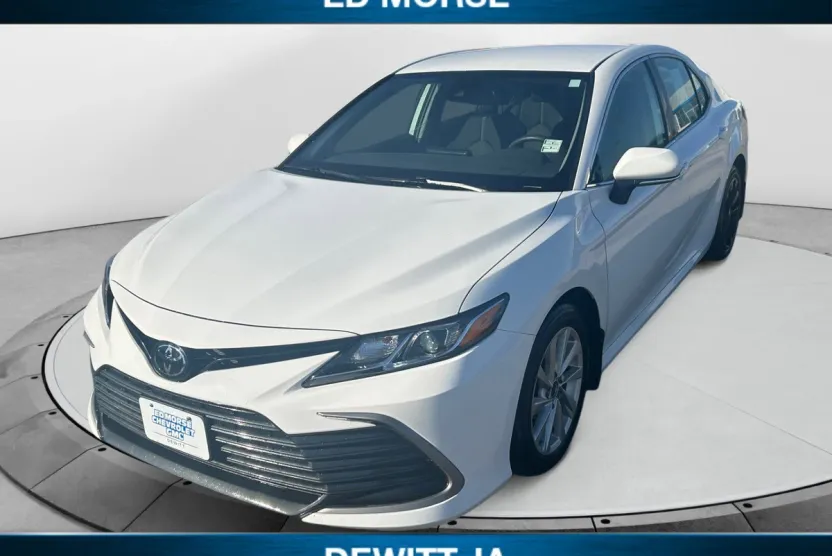 2023 Toyota Camry LE photo 1