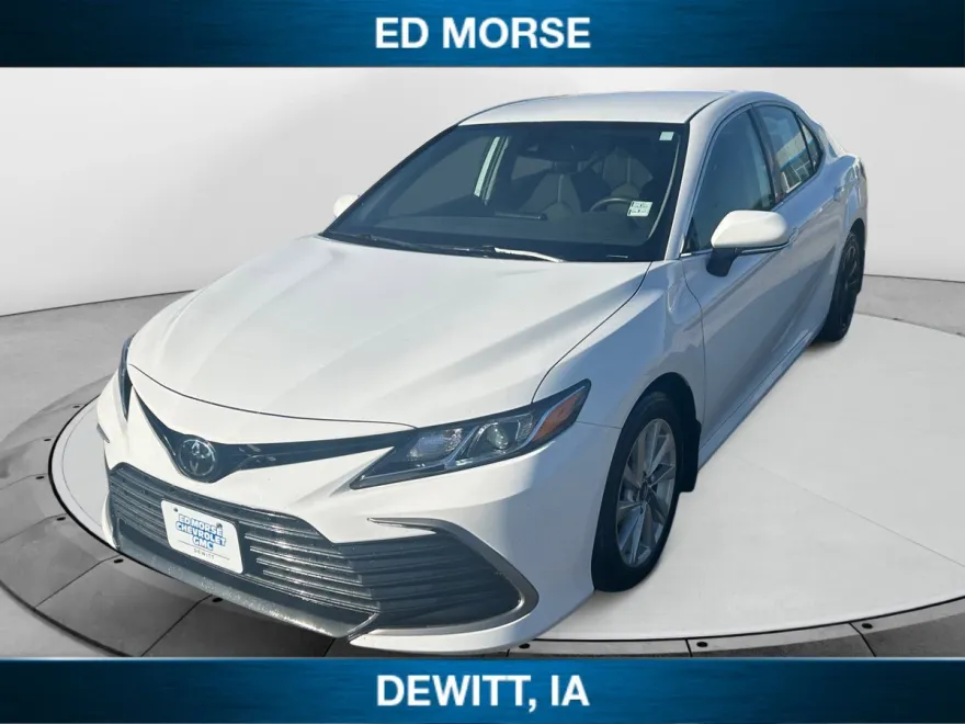 2023 Toyota Camry LE photo 1