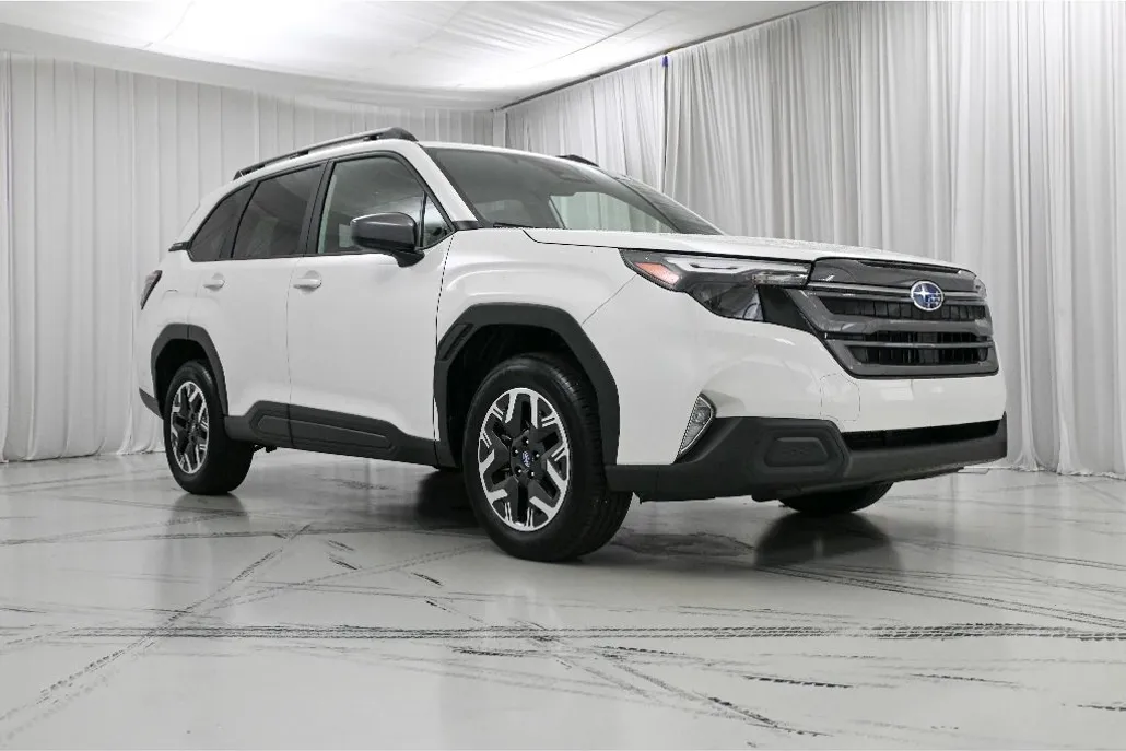 2025 Subaru Forester Premium photo 1
