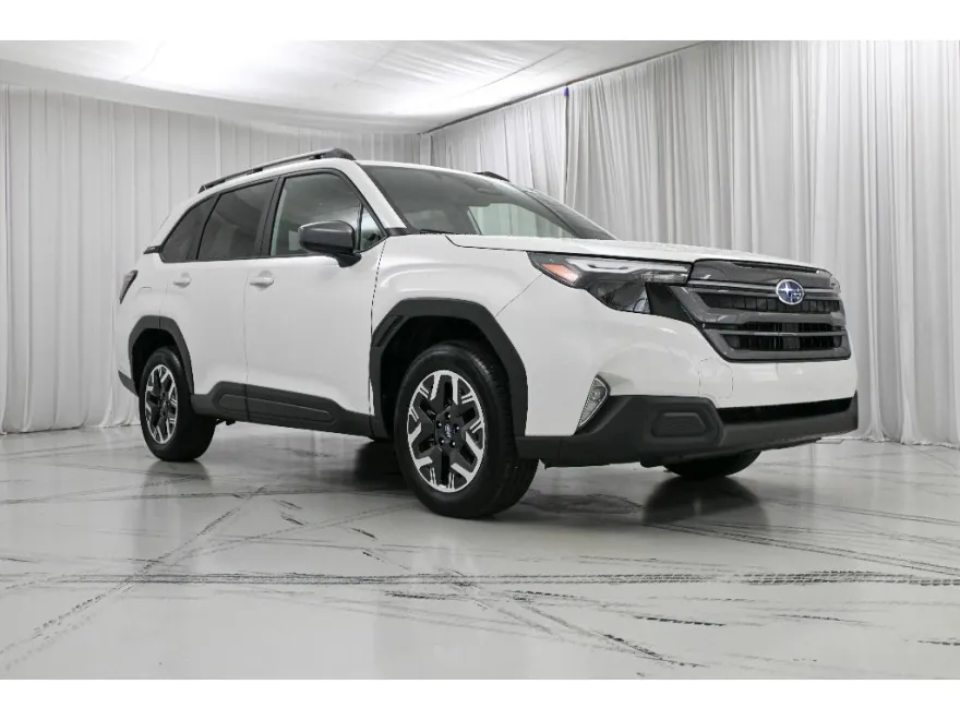2025 Subaru Forester Premium photo 1