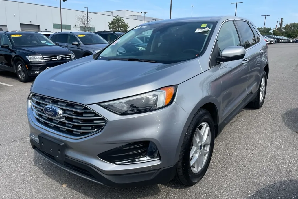 2022 Ford Edge SEL photo 1