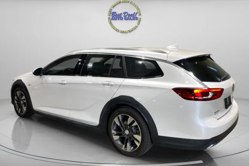 2018 Buick Regal TourX Essence photo 1