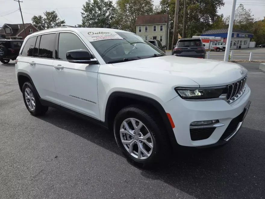2022 Jeep Grand Cherokee Limited photo 1