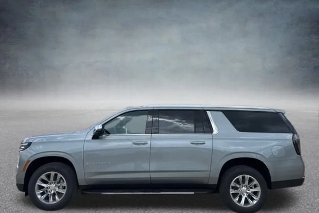 2025 Chevrolet Suburban Premier photo 1