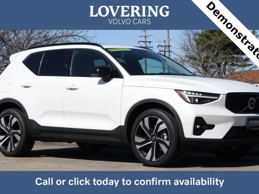 2025 Volvo XC40 Plus photo 1