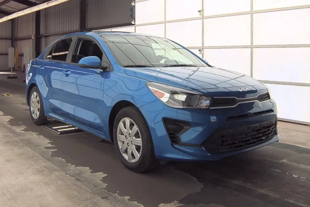 2023 Kia Rio photo 1