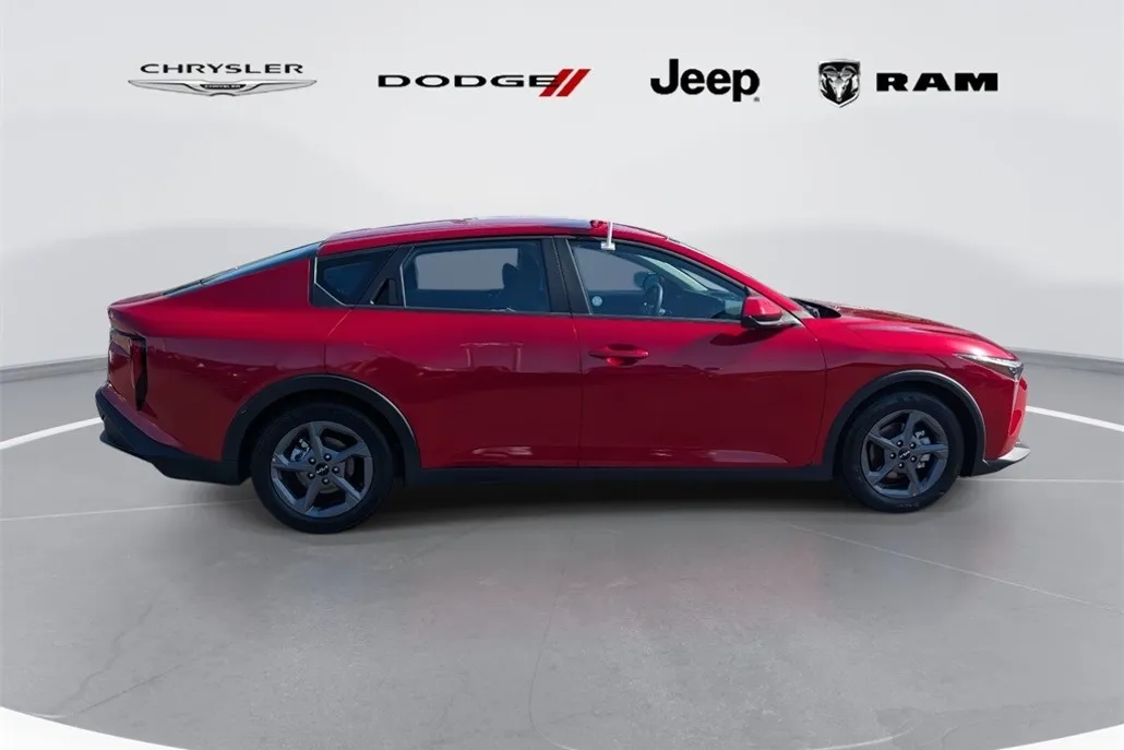 2025 Kia K4 LXS photo 1