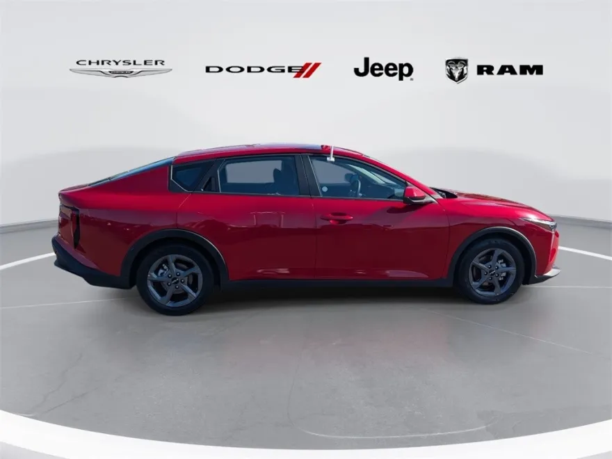 2025 Kia K4 LXS photo 1