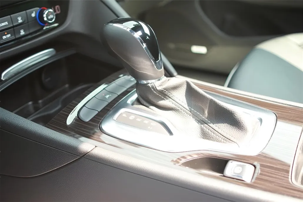 2020 Buick Regal Sportback Avenir photo 1