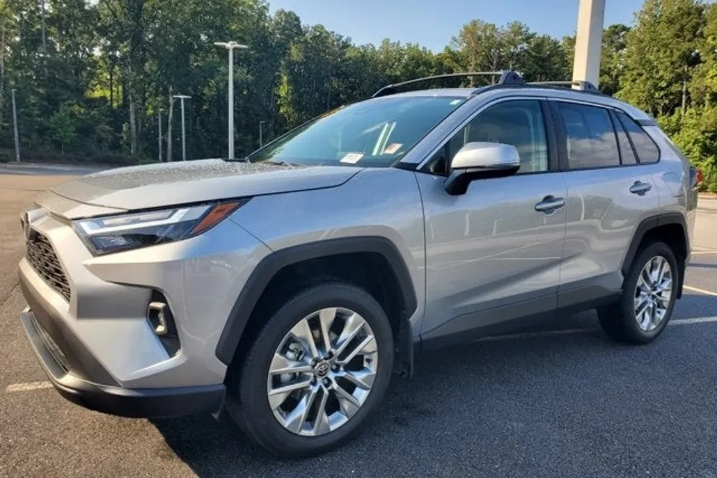 2025 Toyota RAV4 XLE Premium photo 1