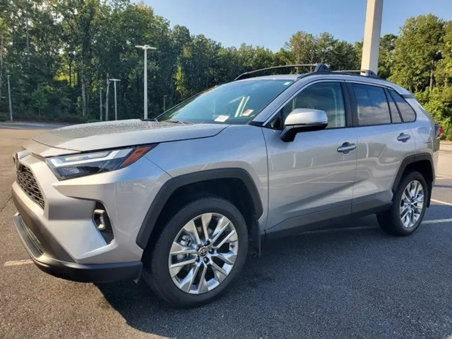 2025 Toyota RAV4 XLE Premium photo 1