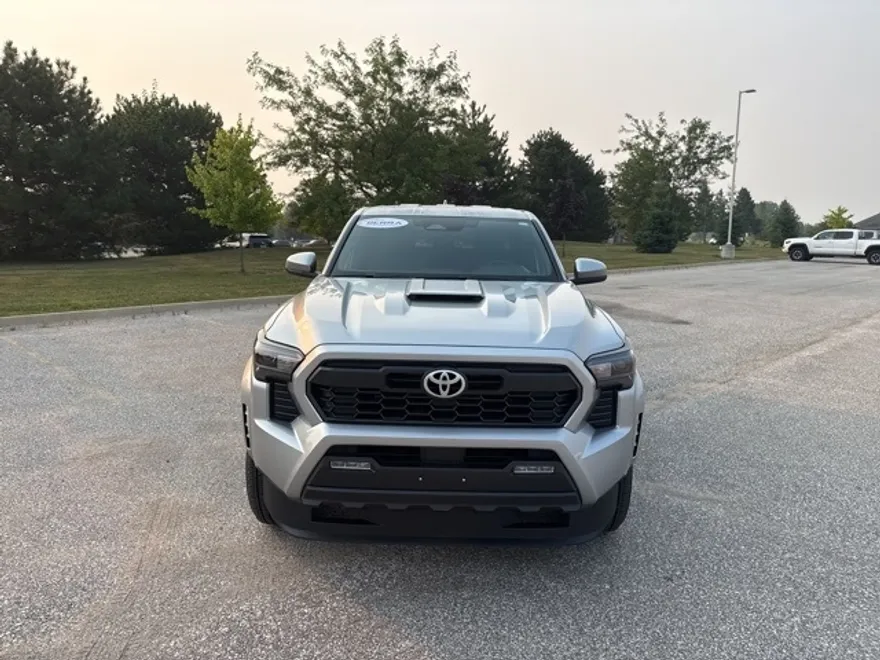 2024 Toyota Tacoma TRD Sport photo 1