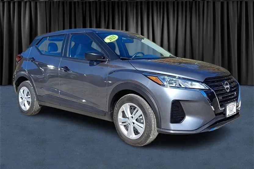 2025 Nissan Kicks Play S photo 1