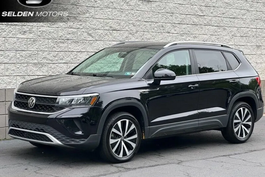 2022 Volkswagen Taos SE photo 1