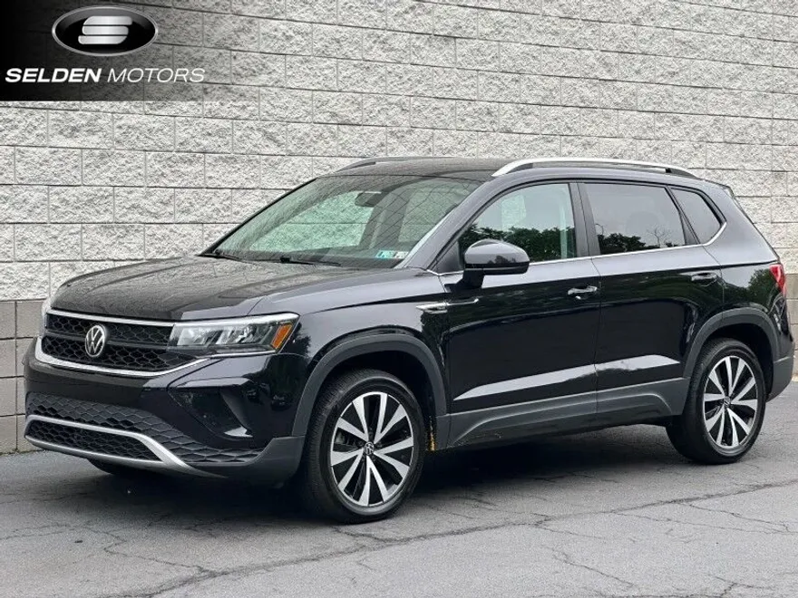 2022 Volkswagen Taos SE photo 1