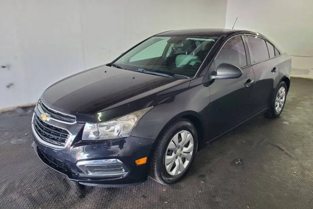 2016 Chevrolet Cruze LS photo 1