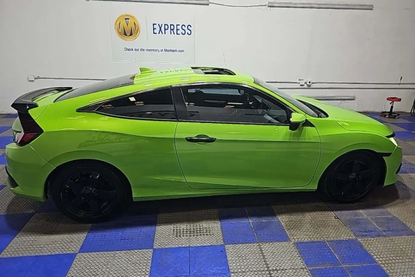 2016 Honda Civic Touring photo 1