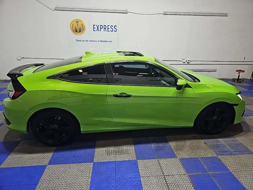 2016 Honda Civic Touring photo 1
