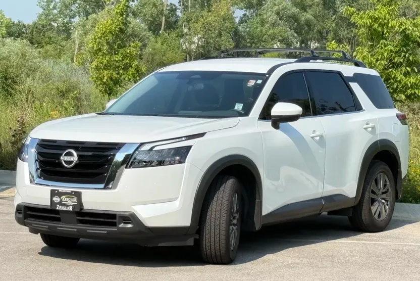 2025 Nissan Pathfinder SV photo 1