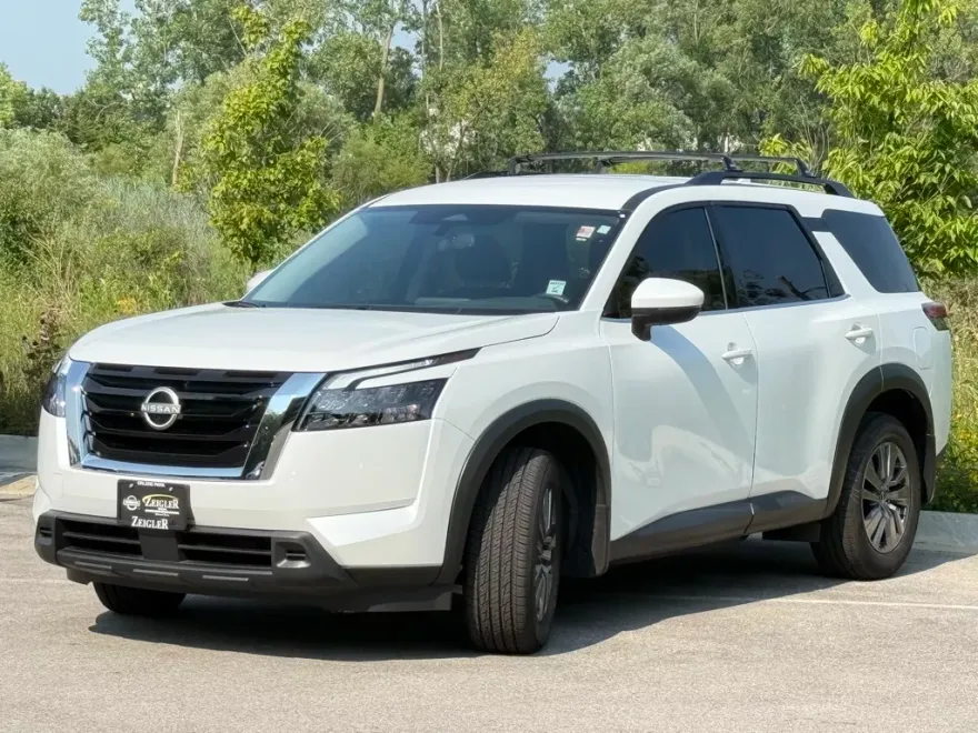 2025 Nissan Pathfinder SV photo 1