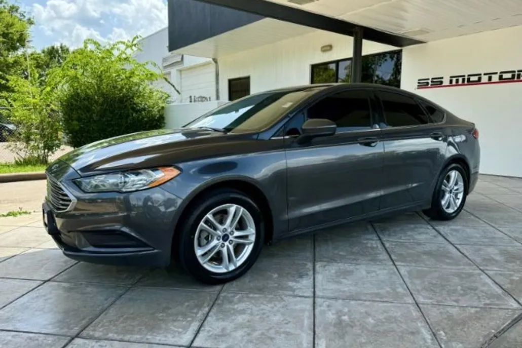 2018 Ford Fusion SE photo 1