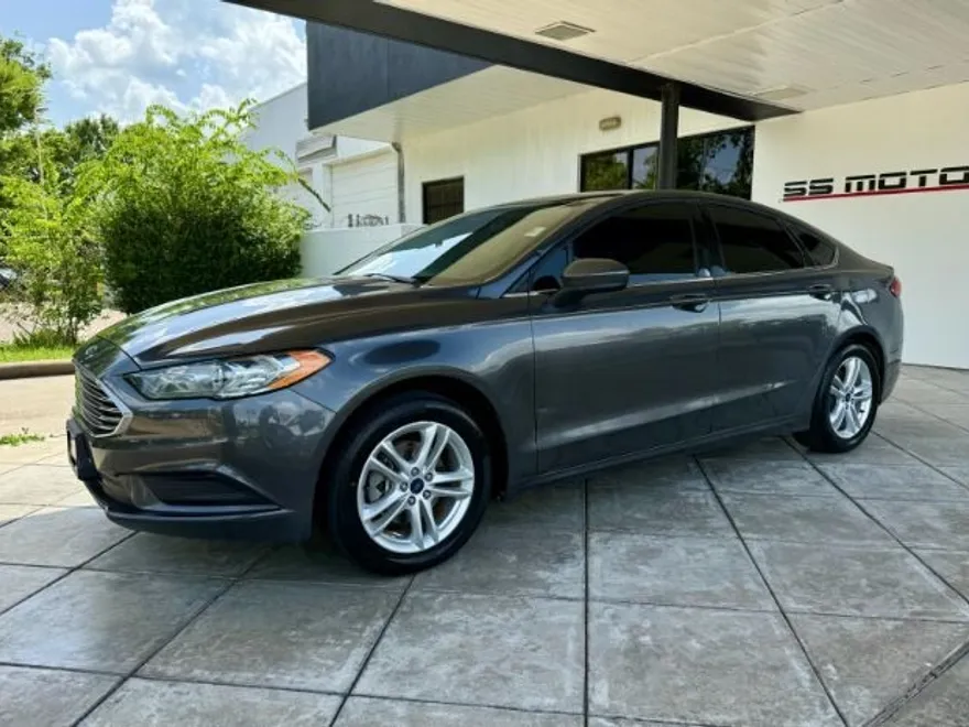 2018 Ford Fusion SE photo 1