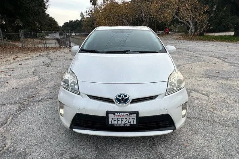 2014 Toyota Prius One photo 1