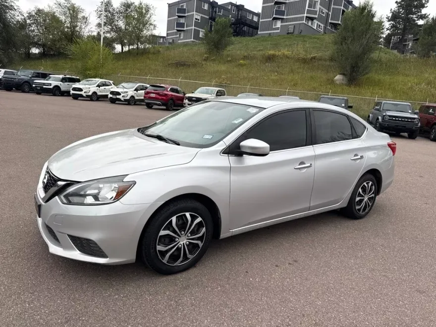 2016 Nissan Sentra S photo 1