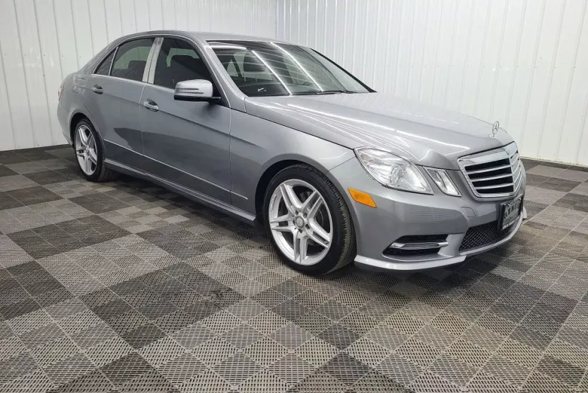2013 Mercedes Benz E 350 4MATIC Sedan photo 1