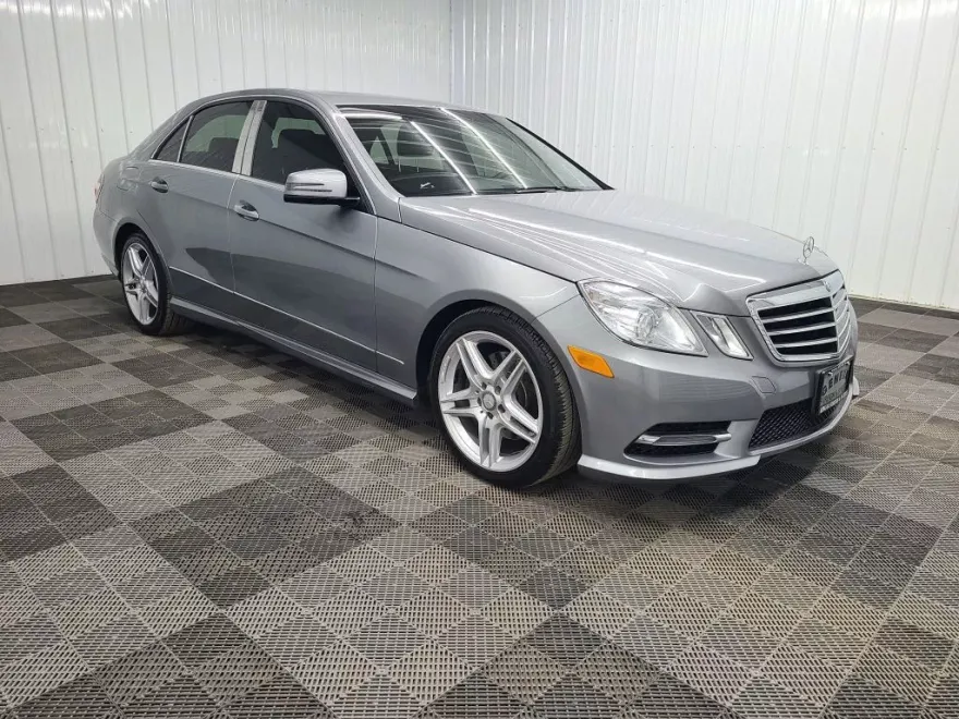 2013 Mercedes Benz E 350 4MATIC Sedan photo 1