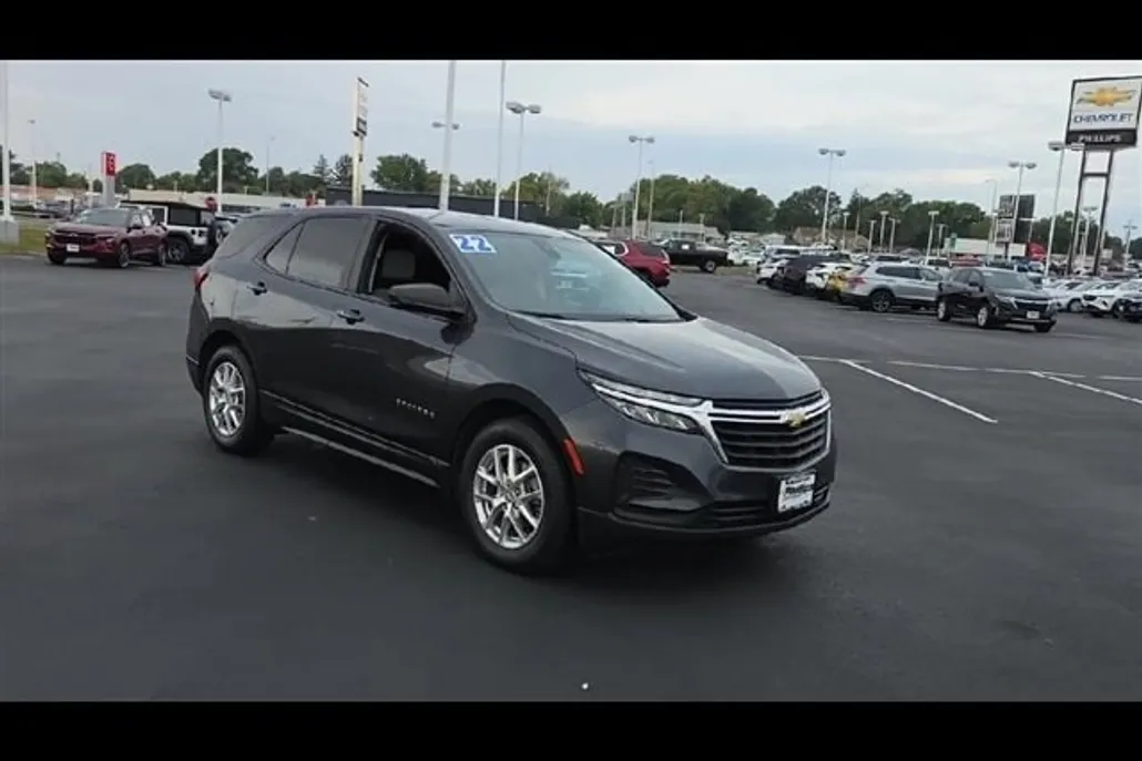 2022 Chevrolet Equinox LS photo 1
