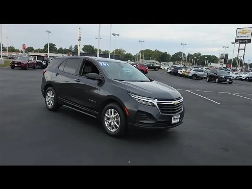 2022 Chevrolet Equinox LS photo 1
