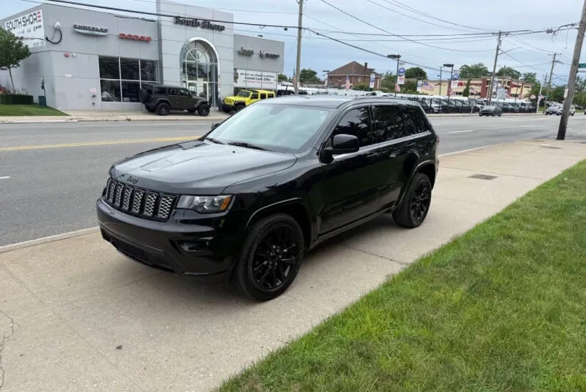 2018 Jeep Grand Cherokee Altitude photo 1