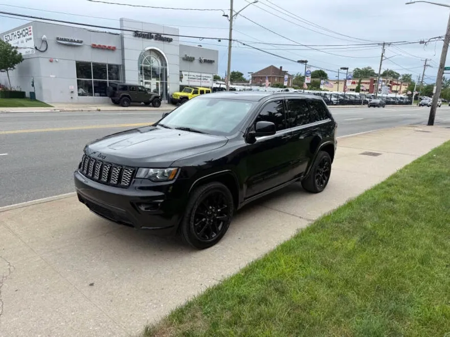 2018 Jeep Grand Cherokee Altitude photo 1