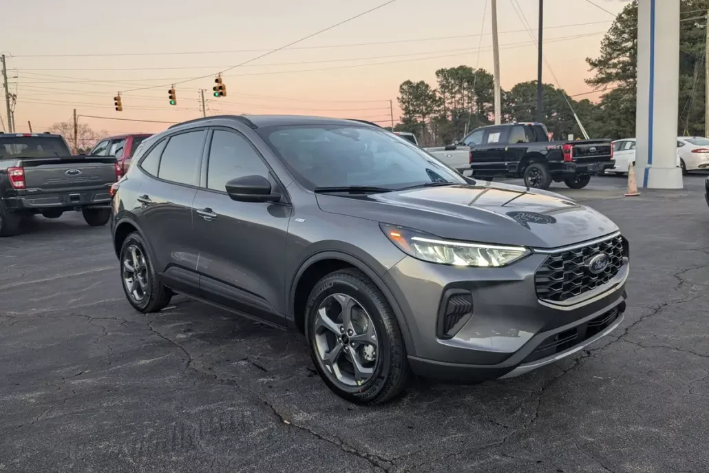 2025 Ford Escape ST-Line photo 1