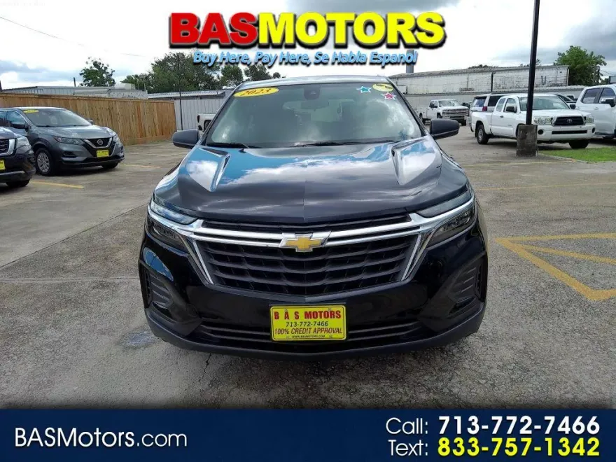 2023 Chevrolet Equinox LS photo 1