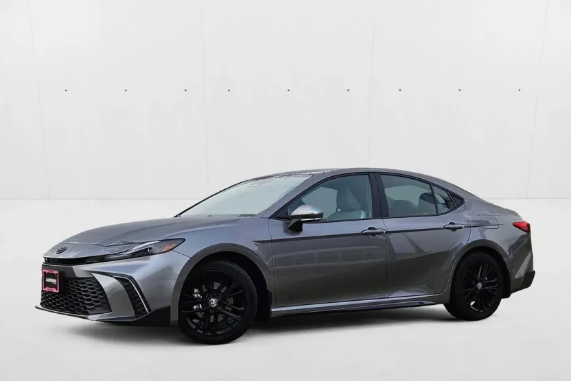 2025 Toyota Camry LE photo 1
