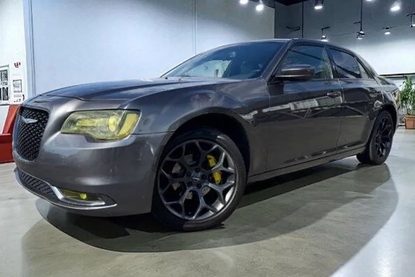 2019 Chrysler 300 S photo 1
