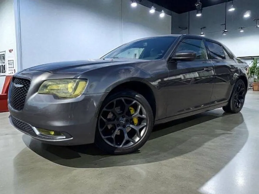 2019 Chrysler 300 S photo 1