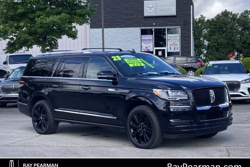 2023 Lincoln Navigator L Reserve photo 1