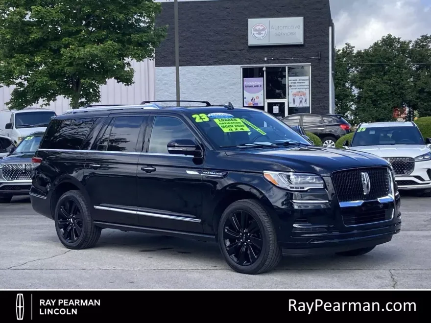 2023 Lincoln Navigator L Reserve photo 1