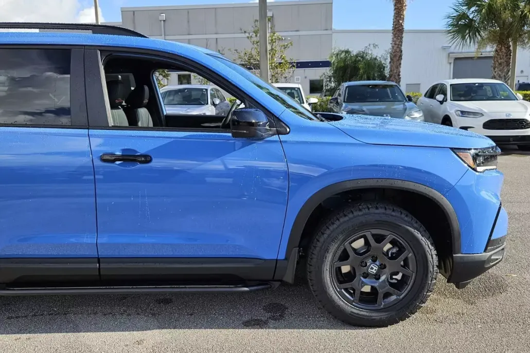 2025 Honda Pilot TrailSport photo 1