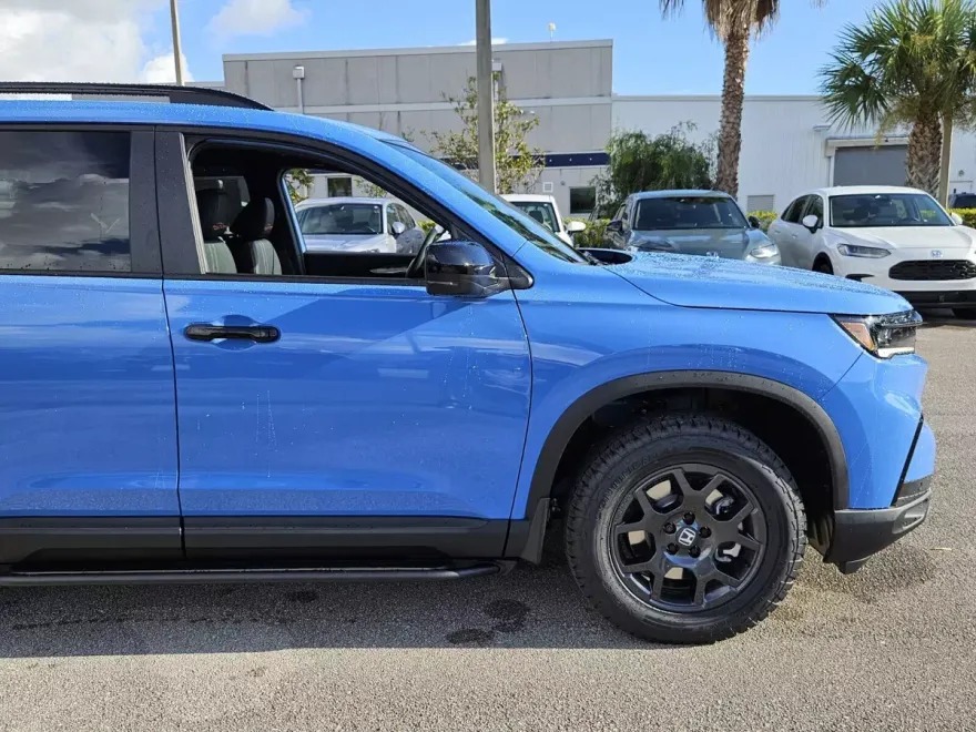 2025 Honda Pilot TrailSport photo 1