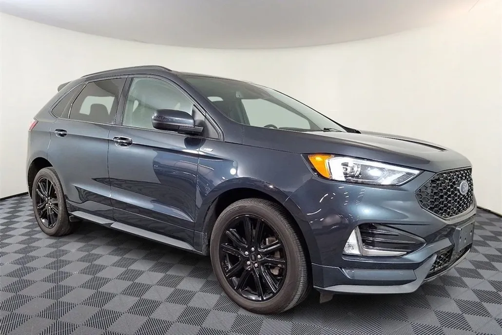 2022 Ford Edge Titanium photo 1