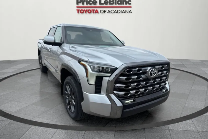 2025 Toyota Tundra CrewMax Platinum photo 1
