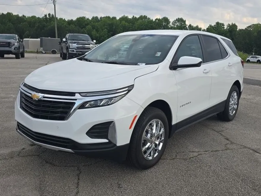 2023 Chevrolet Equinox LT photo 1