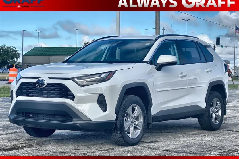 2024 Toyota RAV4 XLE photo 1