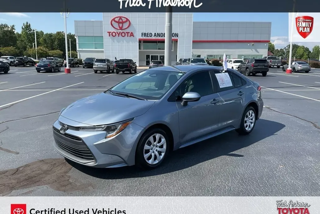 2024 Toyota Corolla LE photo 1