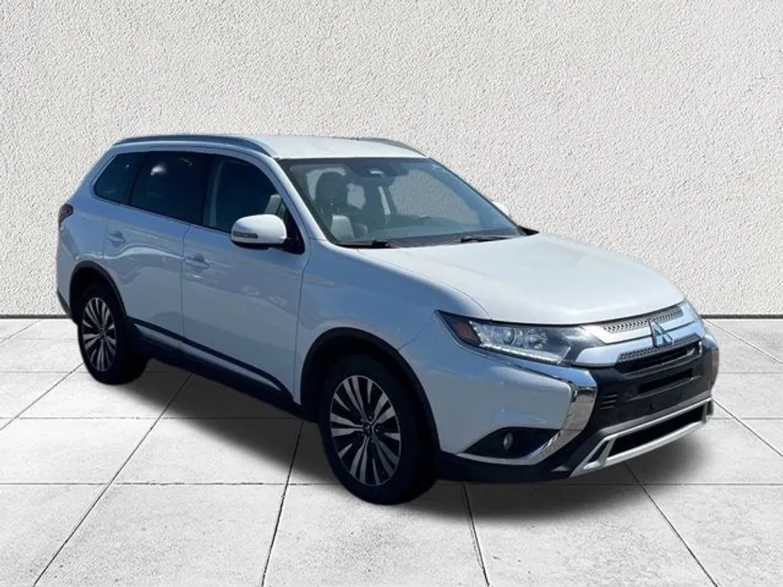 2020 Mitsubishi Outlander SEL photo 1