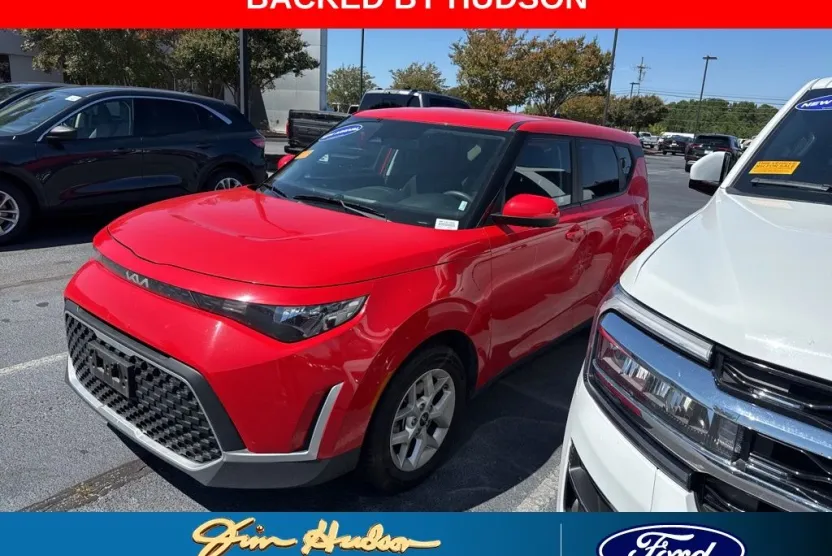 2023 Kia Soul LX photo 1